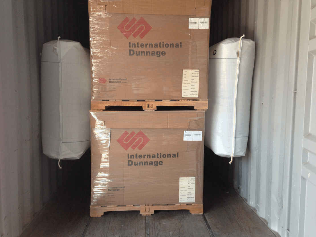 Dunnage bags plassert i container
